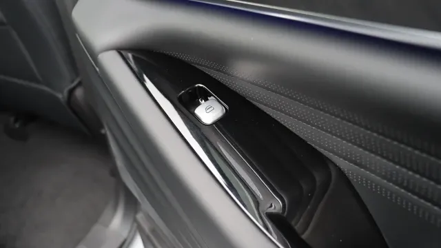 Vehicle Thumbnail 37