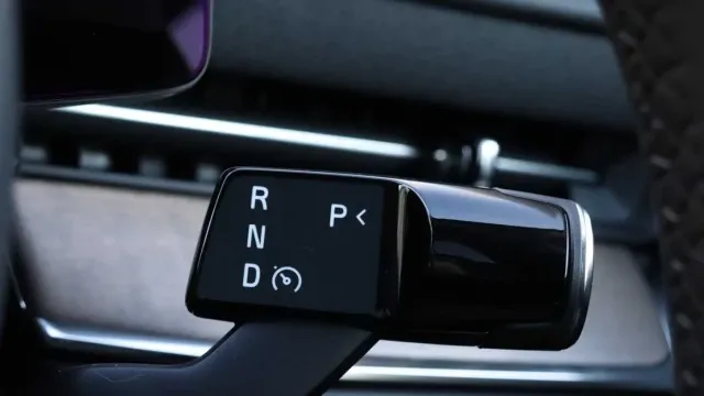 Vehicle Thumbnail 16