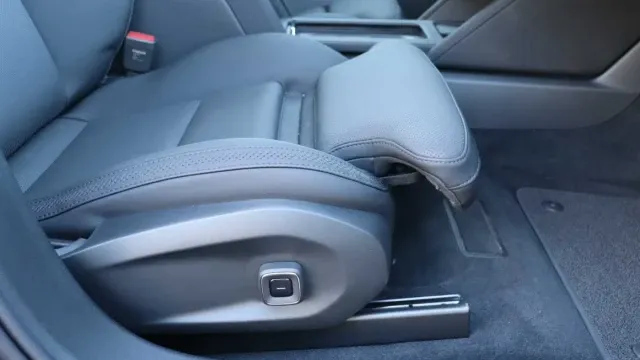Vehicle Thumbnail 24