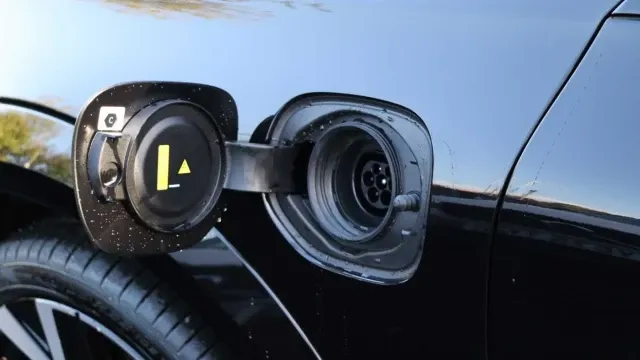 Vehicle Thumbnail 8