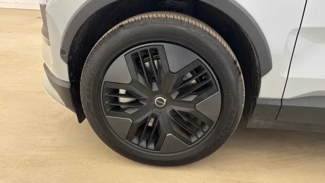 Vehicle Thumbnail 11