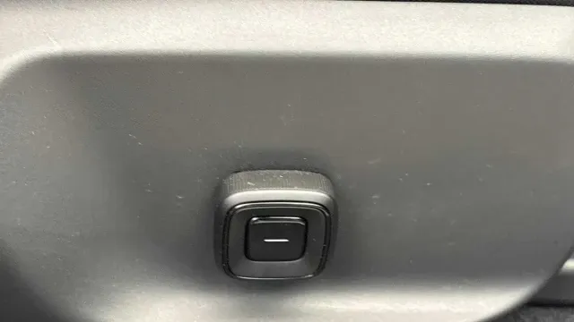 Vehicle Thumbnail 18