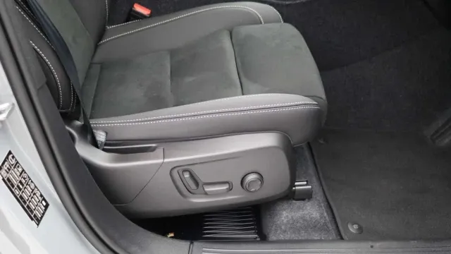 Vehicle Thumbnail 19