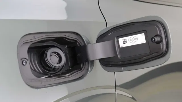 Vehicle Thumbnail 8