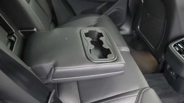 Vehicle Thumbnail 9