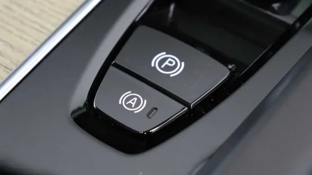 Vehicle Thumbnail 32