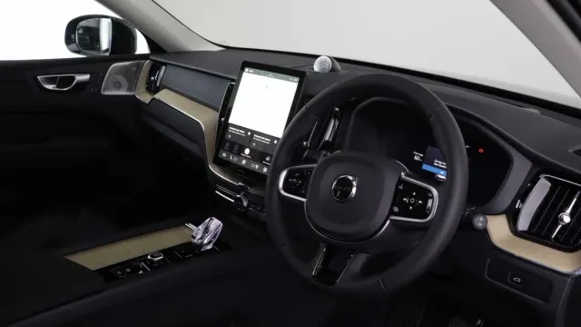 Vehicle Thumbnail 34