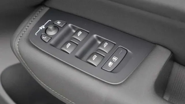 Vehicle Thumbnail 41