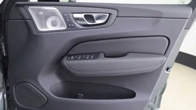 Vehicle Thumbnail 42