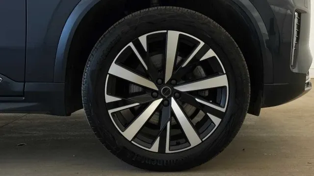 Vehicle Thumbnail 6