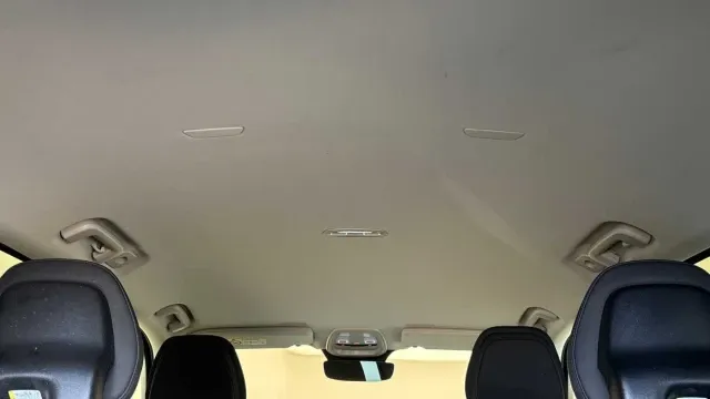 Vehicle Thumbnail 8