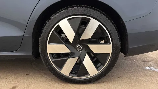 Vehicle Thumbnail 11