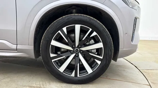Vehicle Thumbnail 8