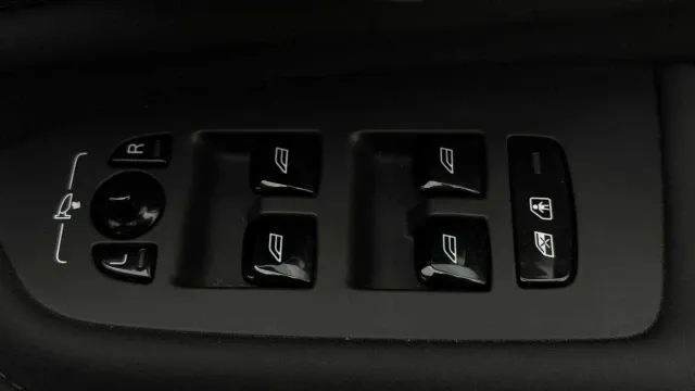 Vehicle Thumbnail 18
