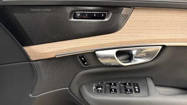 Vehicle Thumbnail 20