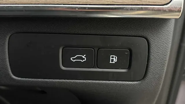 Vehicle Thumbnail 24