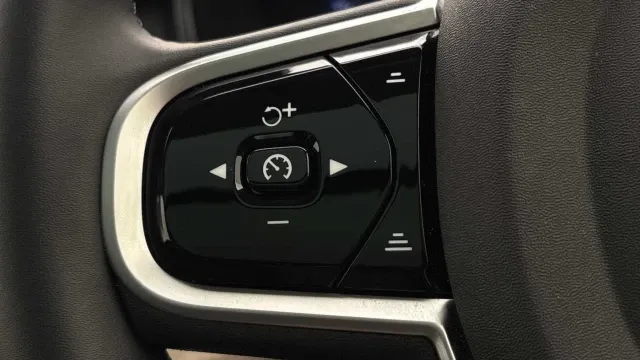 Vehicle Thumbnail 25