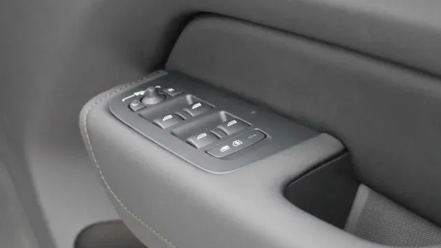 Vehicle Thumbnail 15