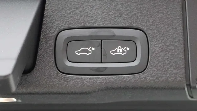 Vehicle Thumbnail 26