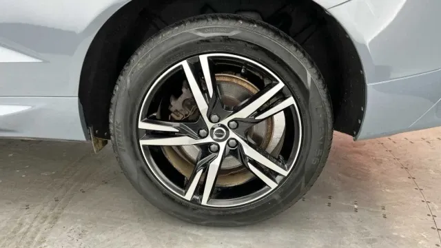 Vehicle Thumbnail 6