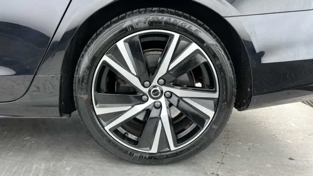 Vehicle Thumbnail 6