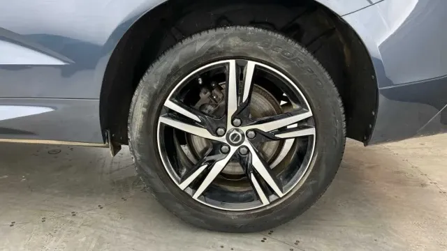 Vehicle Thumbnail 6